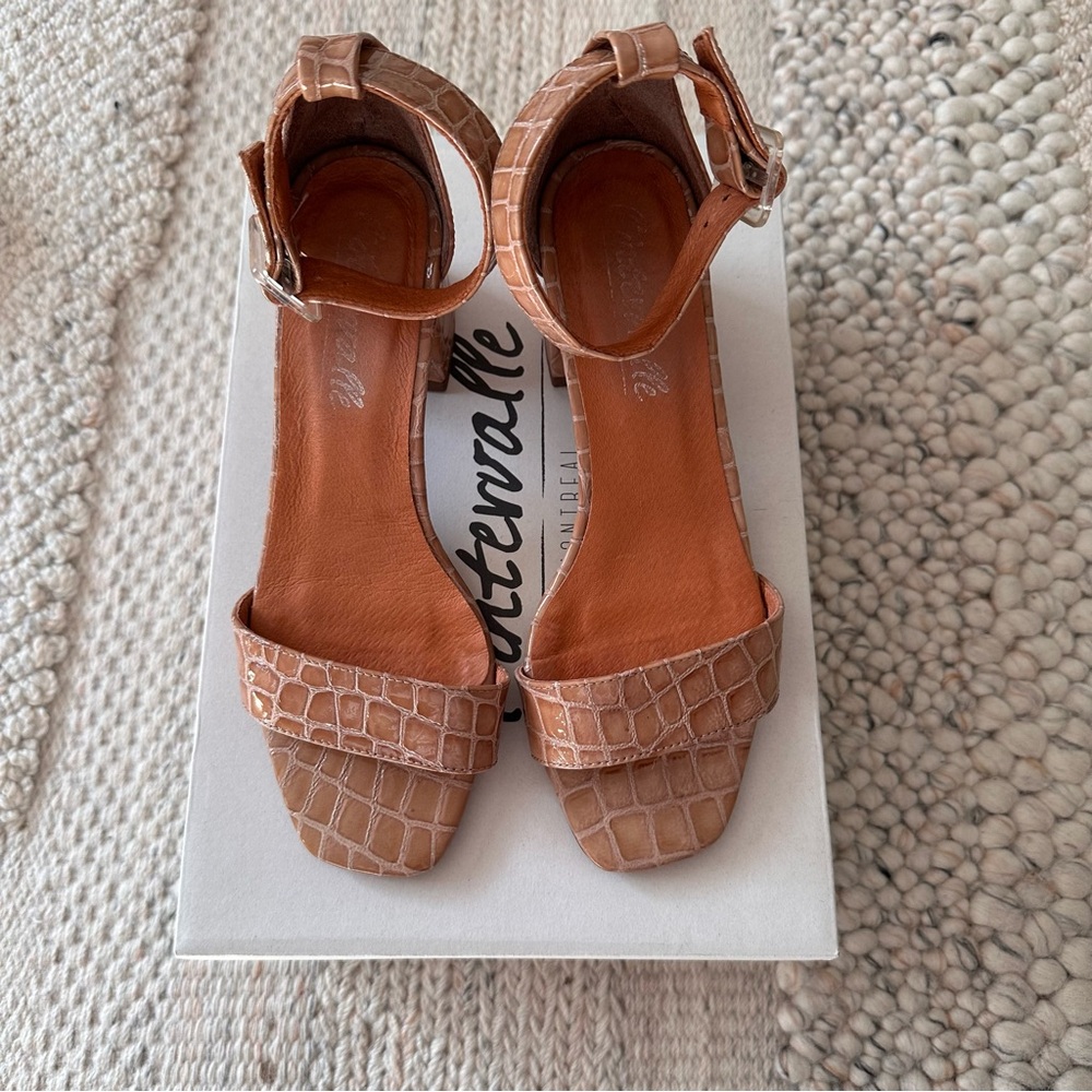 l’Intervalle Croc-Embossed Tan Sandals
